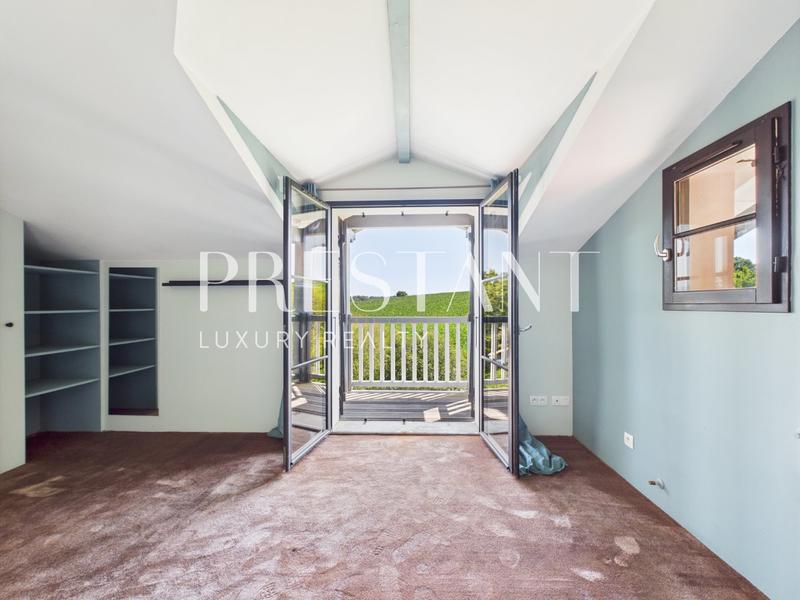 Maison - 200 m² - 9 pièces