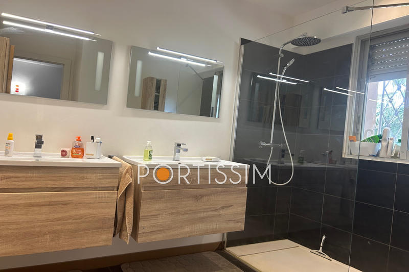 Maison - 240 m² - 5 pièces