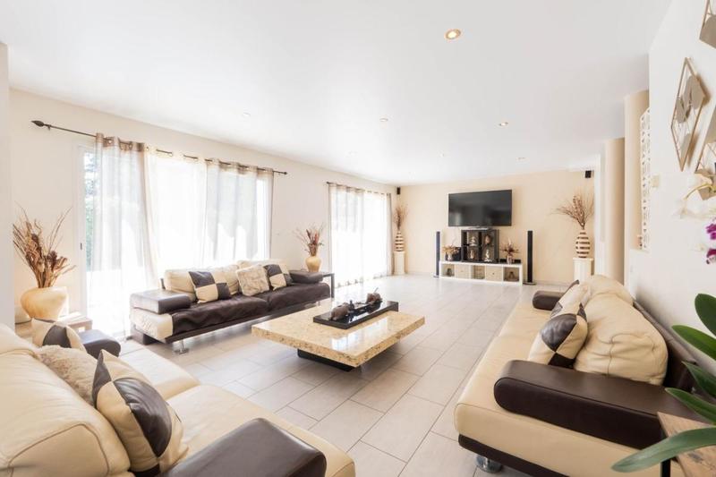 Villa - 185 m² - 6 pièces