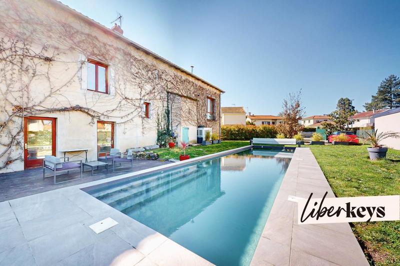 Maison - 240 m² - 7 pièces