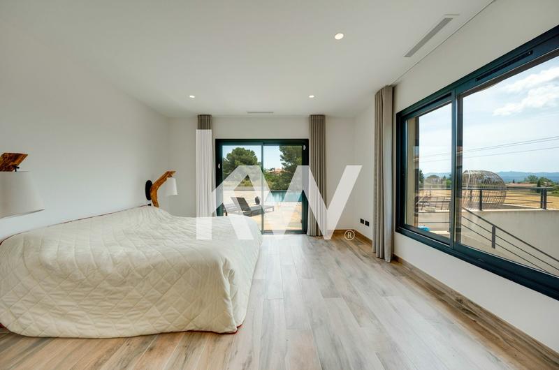 Maison - 350 m² - 8 pièces