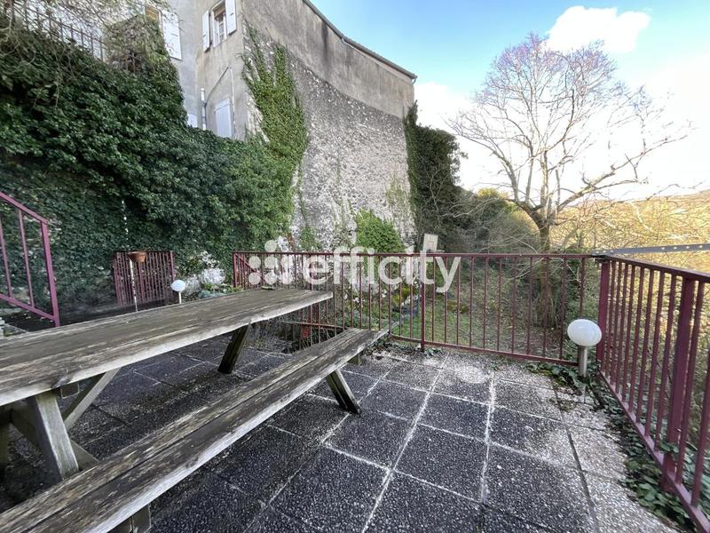 Maison - 184 m² - 9 pièces