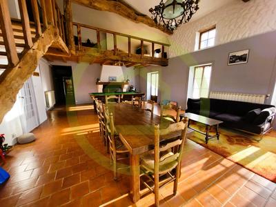 Maison - 275 m² - 8 pièces