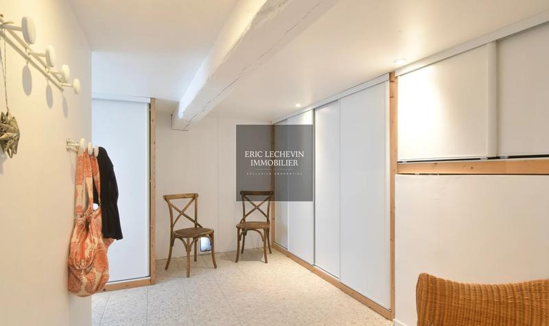 Maison - 330 m² - 7 pièces