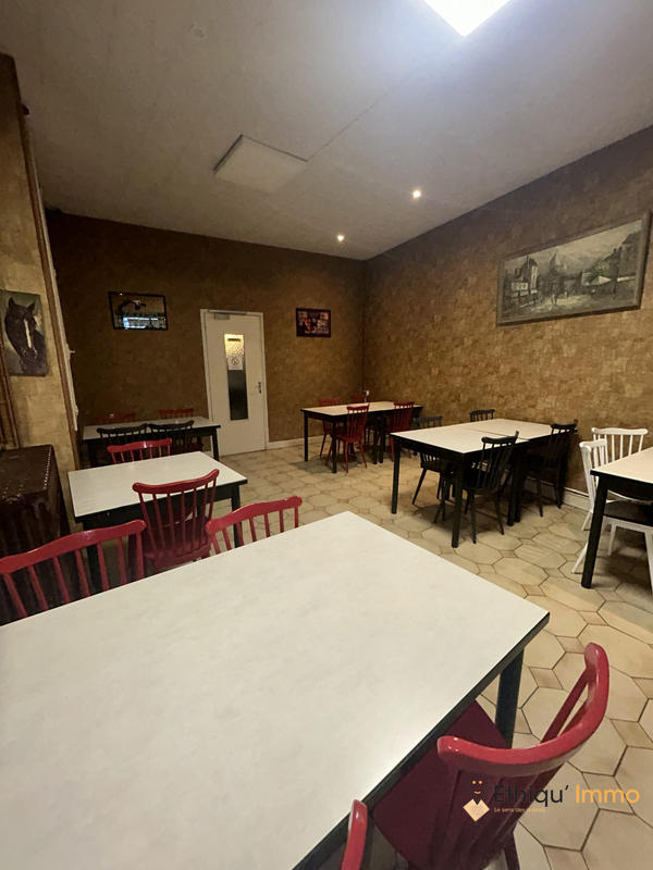 Maison - 700 m² - 17 pièces