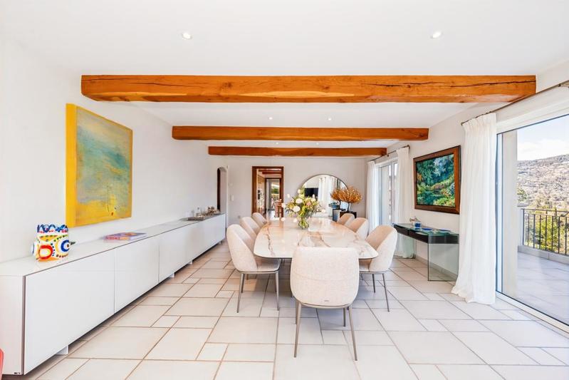 Villa - 300 m² - 6 pièces