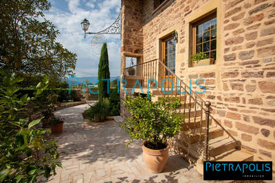 Maison ancienne - 400 m² - 16 pièces