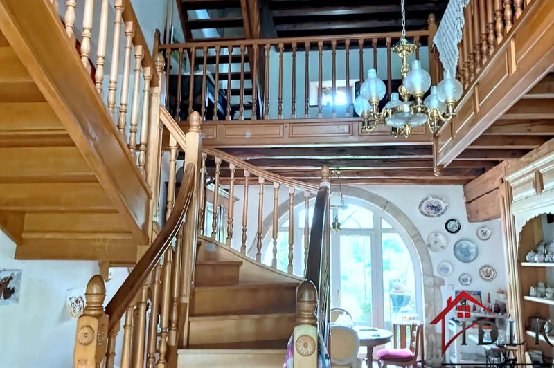 Maison - 300 m² - 7 pièces