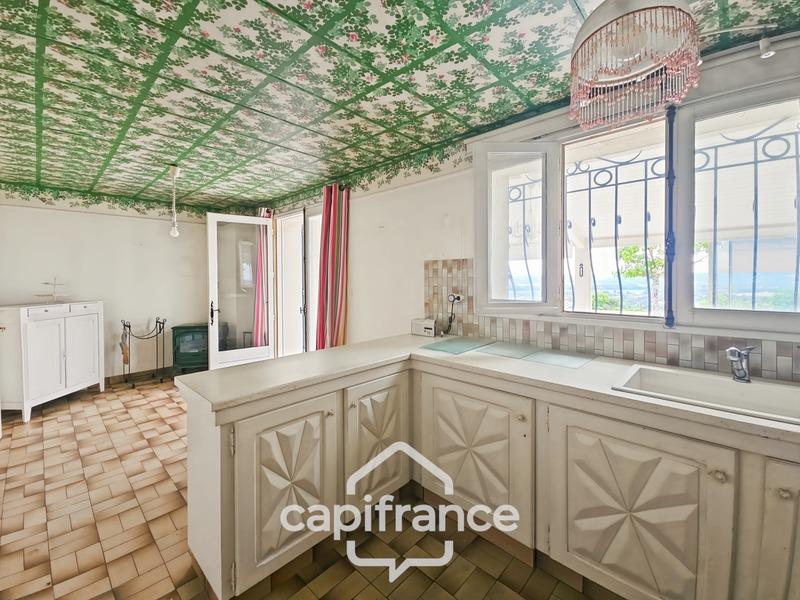 Maison - 235 m² - 7 pièces