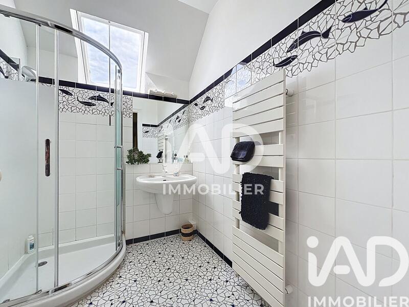 Maison - 266 m² - 9 pièces