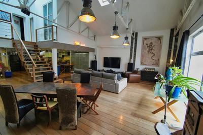 Loft - 246 m² - 8 pièces