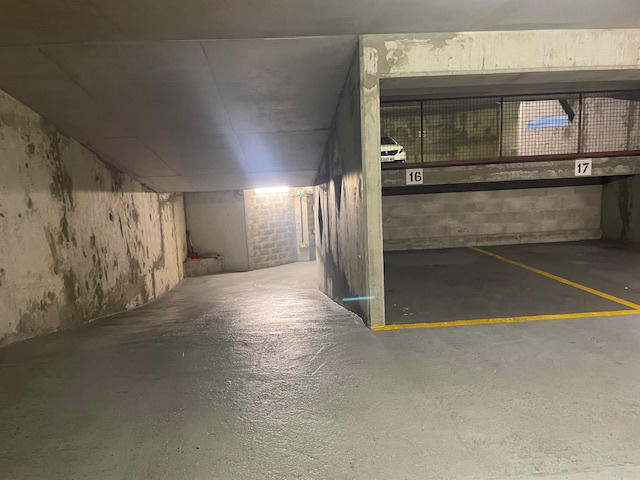 Parking / Garage