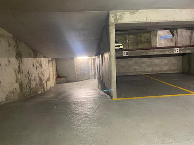 Parking / Garage