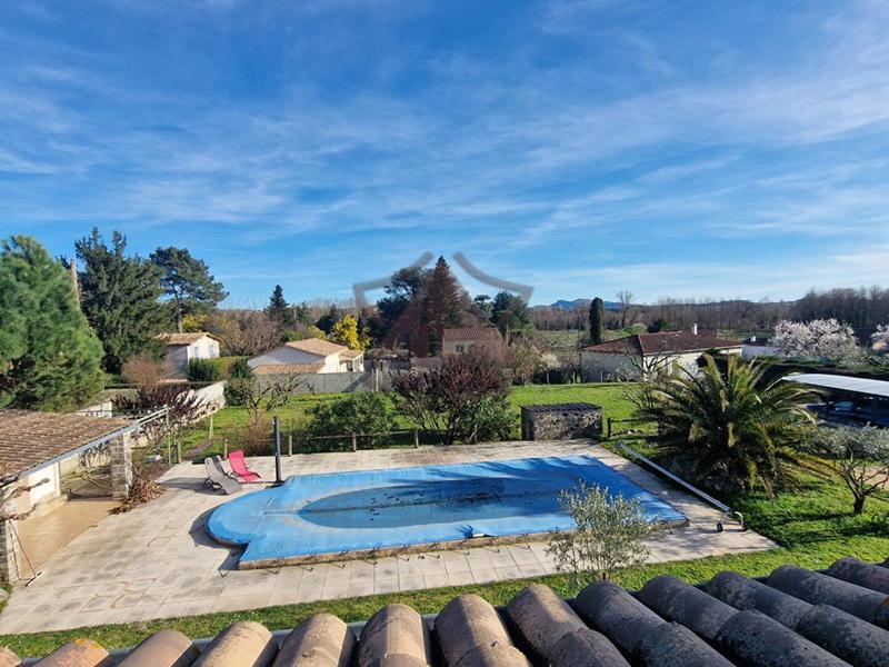 Maison traditionnelle - 190 m² - 9 pièces