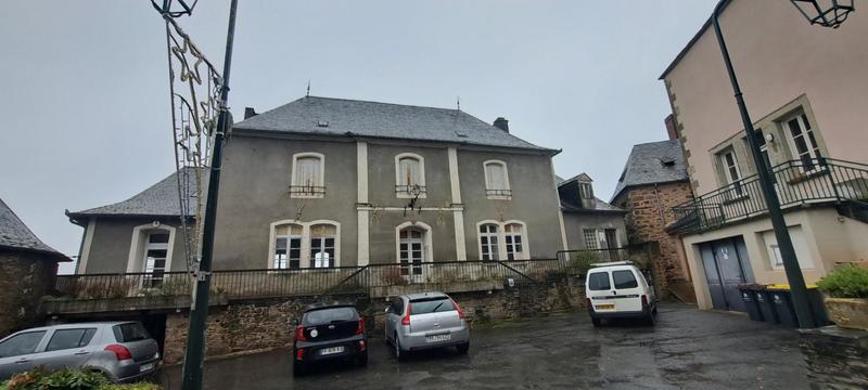 Maison - 310 m² - 6 pièces