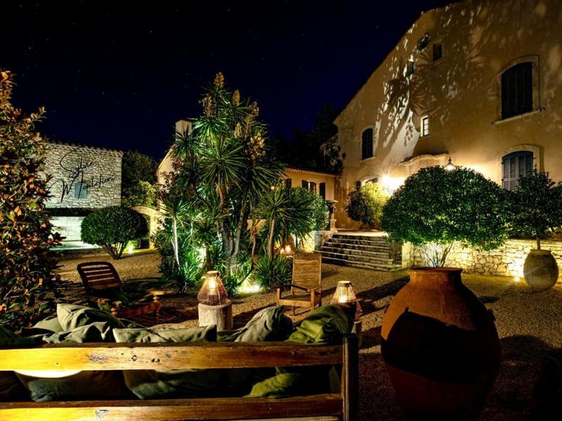 Demeure - 700 m² - 15 pièces