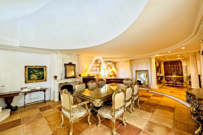 Maison de maîtres - 650 m² - 14 pièces