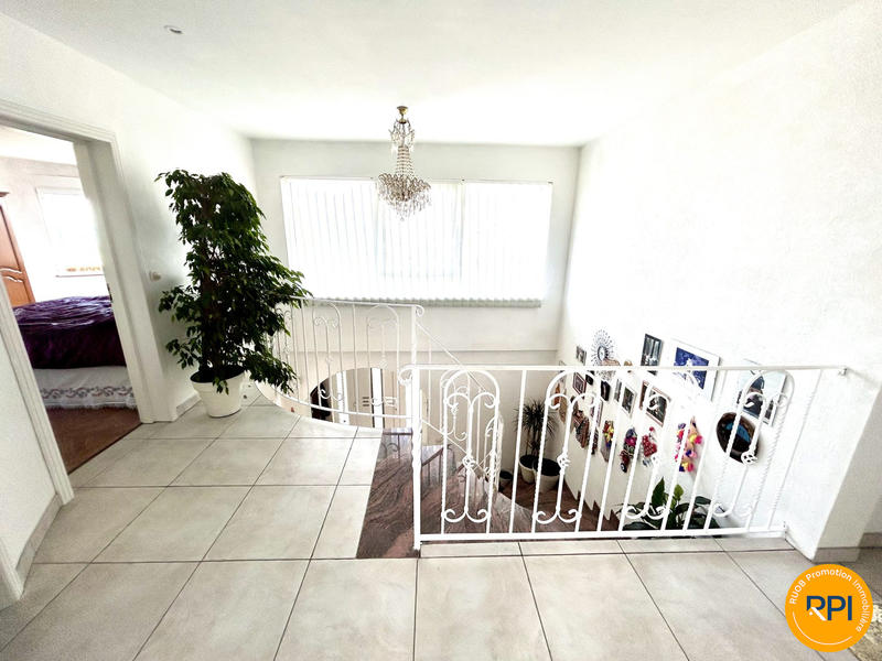 Maison - 335 m² - 7 pièces