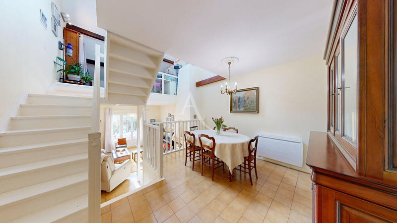 Maison - 121 m² - 6 pièces