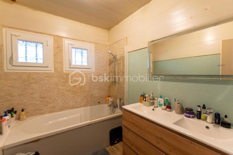 Maison traditionnelle - 167 m² - 7 pièces