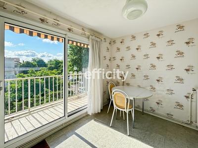 Appartement - 100 m² - 5 pièces