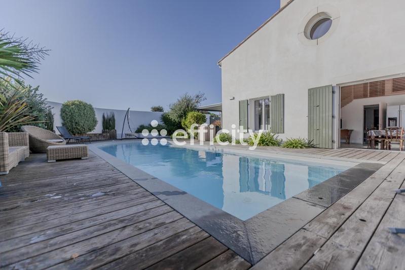 Maison - 170 m² - 9 pièces