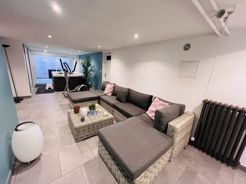 Maison traditionnelle - 215 m² - 7 pièces