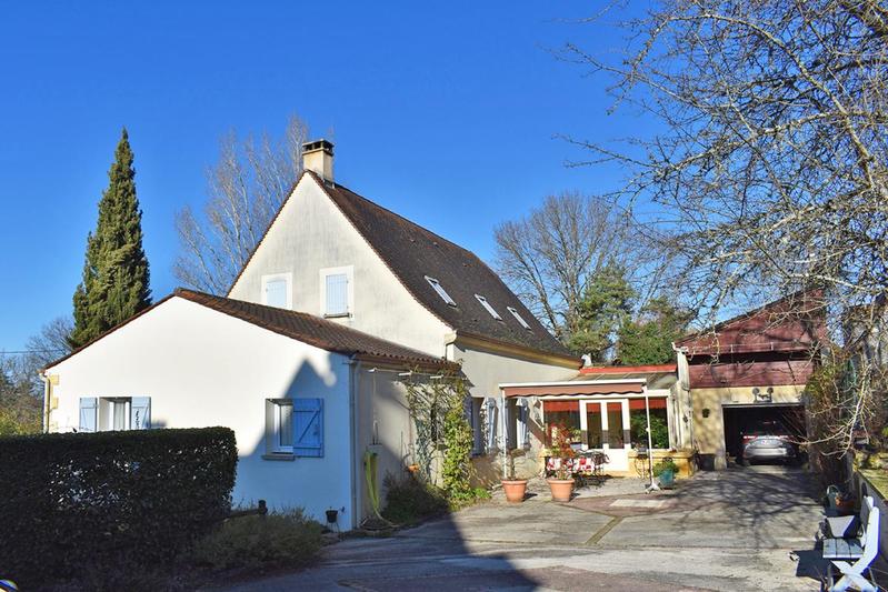 Maison - 201 m² - 5 pièces