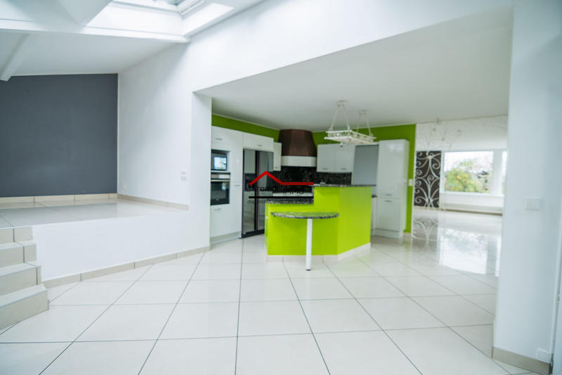 Maison - 200 m² - 10 pièces