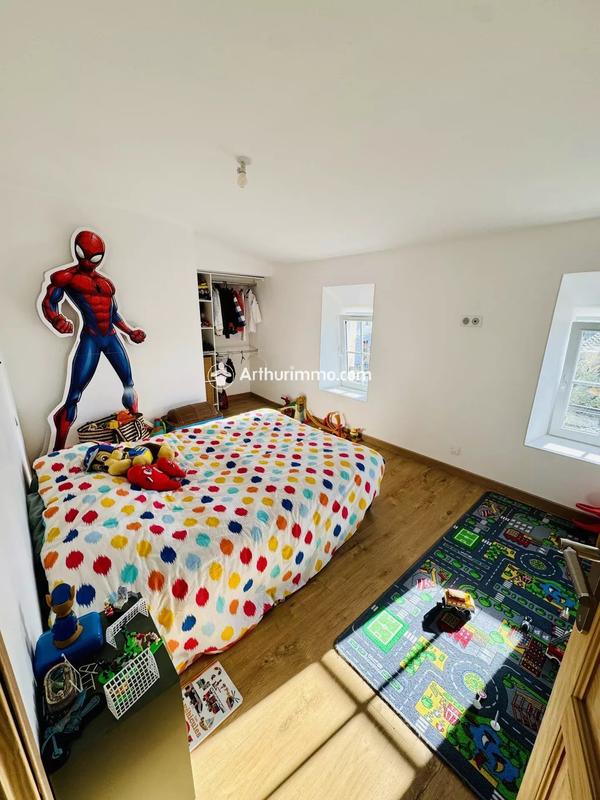 Maison - 201 m² - 6 pièces