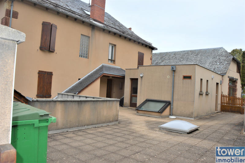 Maison - 300 m² - 13 pièces