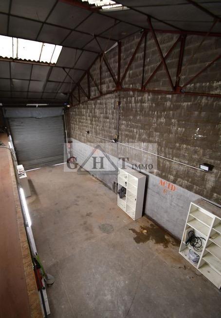 Entrepôt - 251 m²