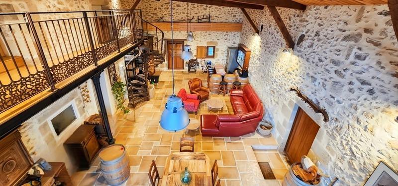 Maison en pierre - 363 m² - 10 pièces