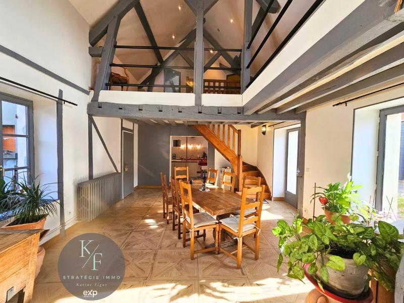 Maison - 210 m² - 6 pièces