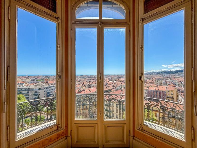 Appartement - 242 m² - 5 pièces