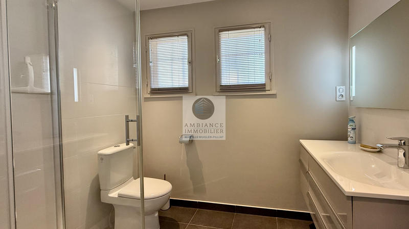 Maison - 220 m² - 8 pièces