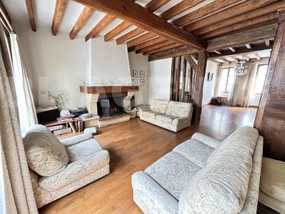 Maison - 210 m² - 8 pièces