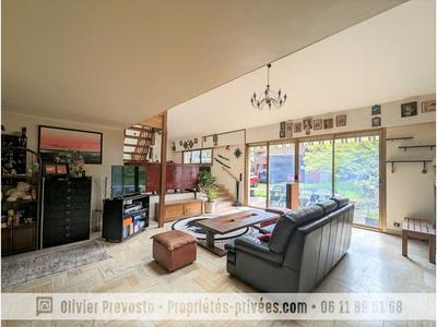 Maison - 180 m² - 8 pièces