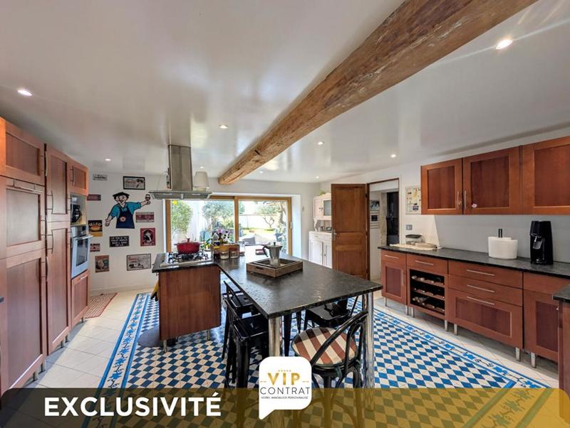 Maison - 246 m² - 9 pièces