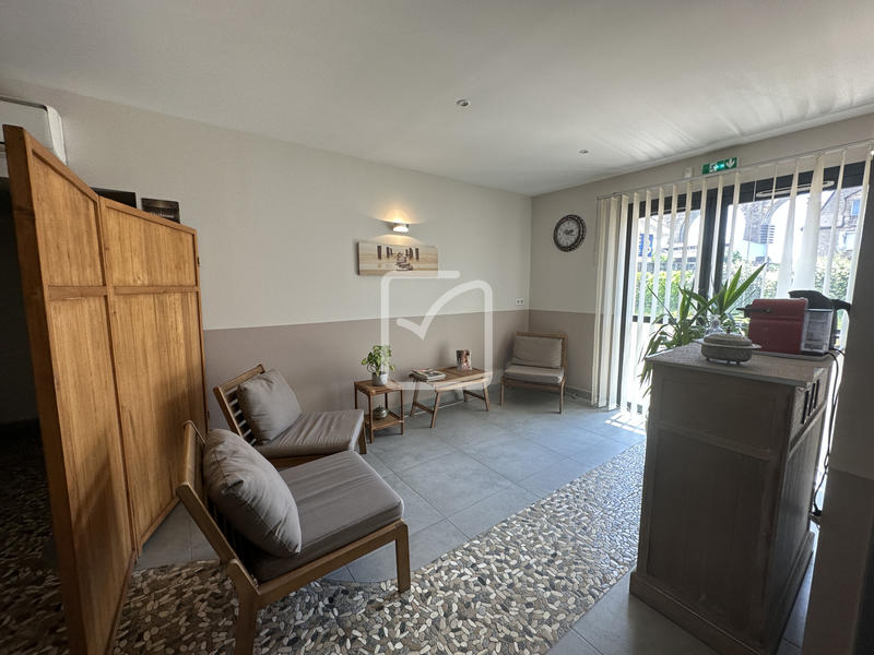 Local commercial - 244 m² - 14 pièces