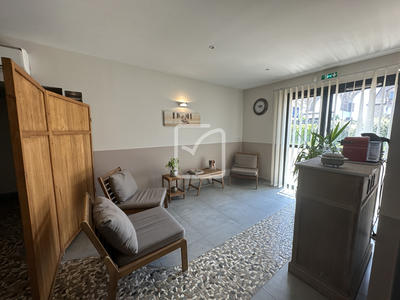 Local commercial - 244 m² - 14 pièces