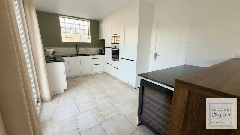 Maison - 250 m² - 9 pièces