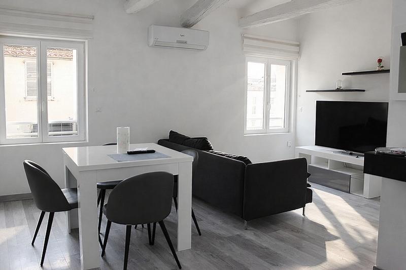 Appartement - 80 m² - 6 pièces