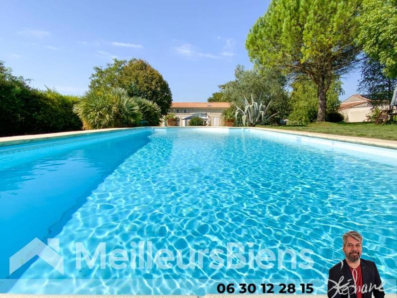 Maison traditionnelle - 227 m² - 10 pièces