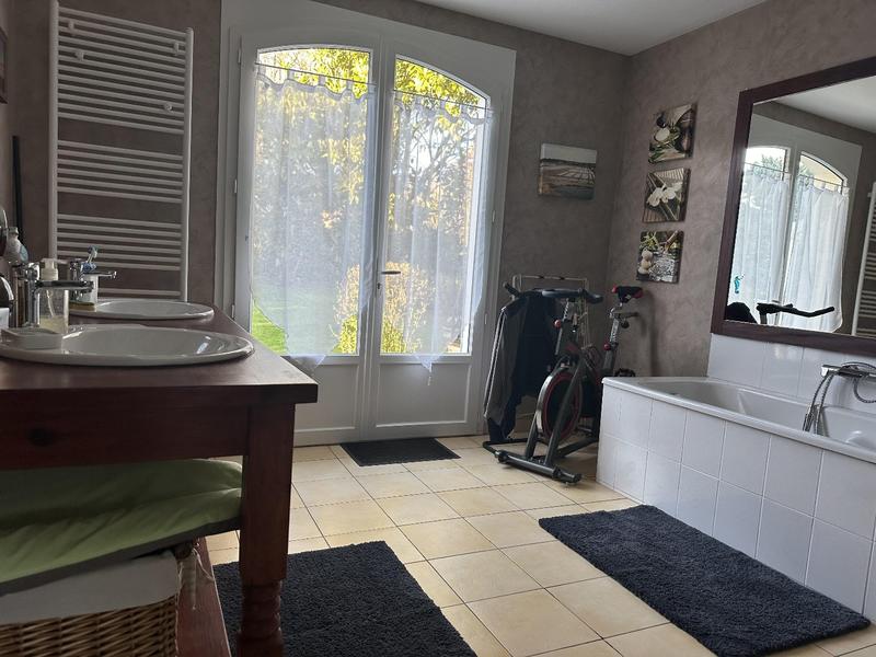 Maison - 248 m² - 11 pièces