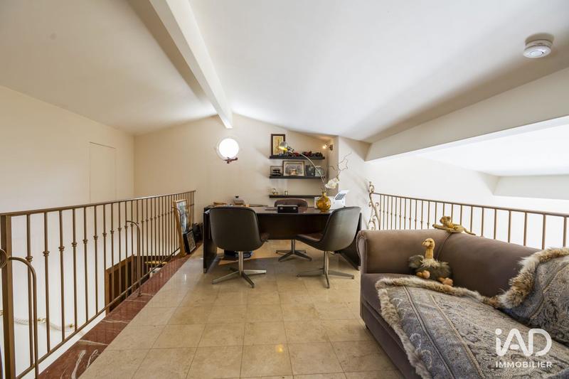 Maison - 300 m² - 6 pièces