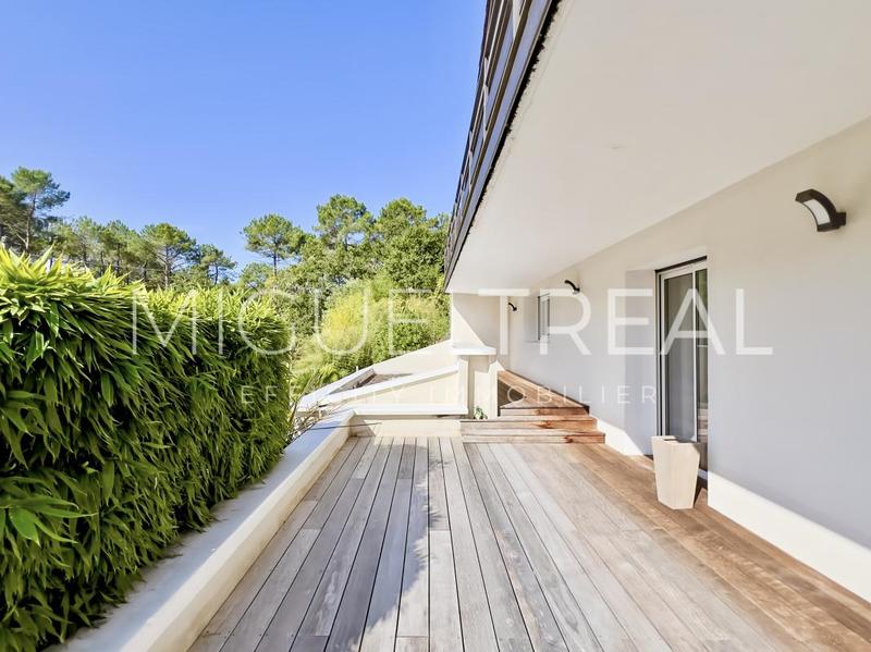 Maison - 214 m² - 8 pièces