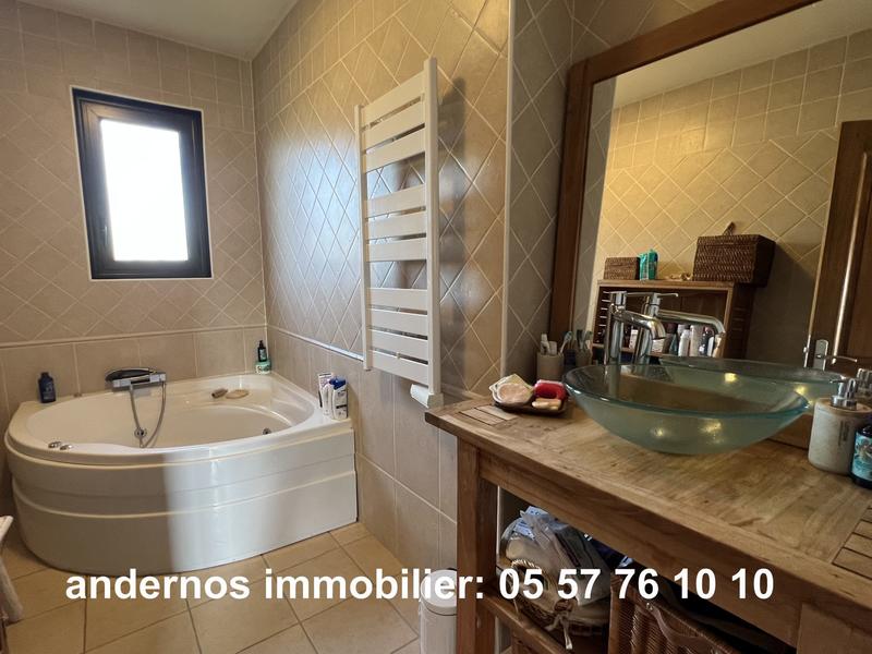 Maison traditionnelle - 166 m² - 6 pièces