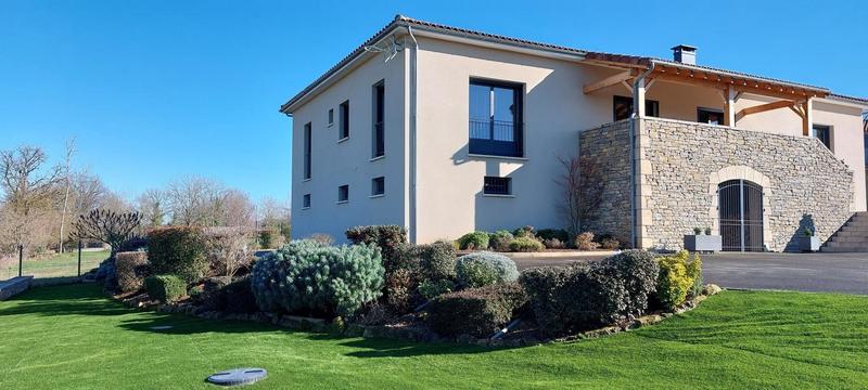 Maison - 220 m² - 6 pièces