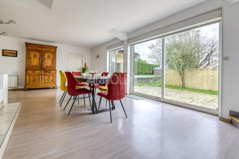 Maison - 266 m² - 9 pièces